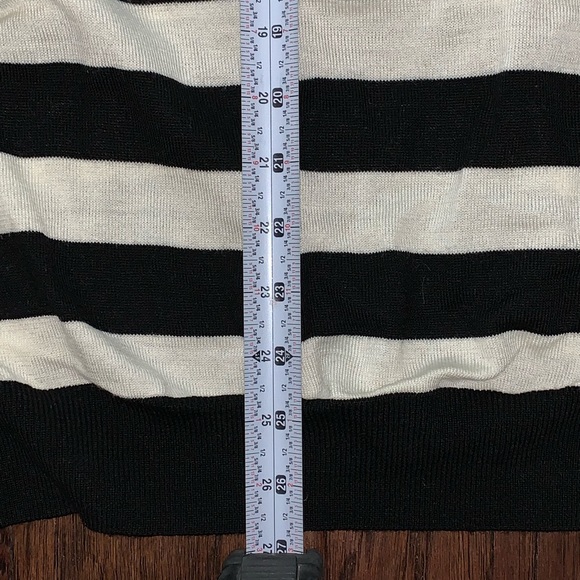 H&M striped V-neck sweater - Picture 3 of 7